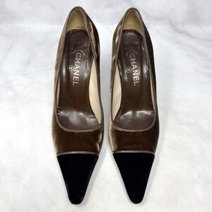 CHANEL Vintage 90s Y2K Velvet Pointed Cap Toe Pumps Heels Retro 2000s Brown 39